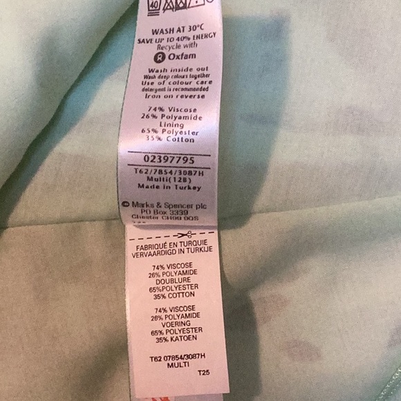 UNA  M&S lined skirt beautiful floral shades of green springtime colors size 12 - Picture 12 of 16